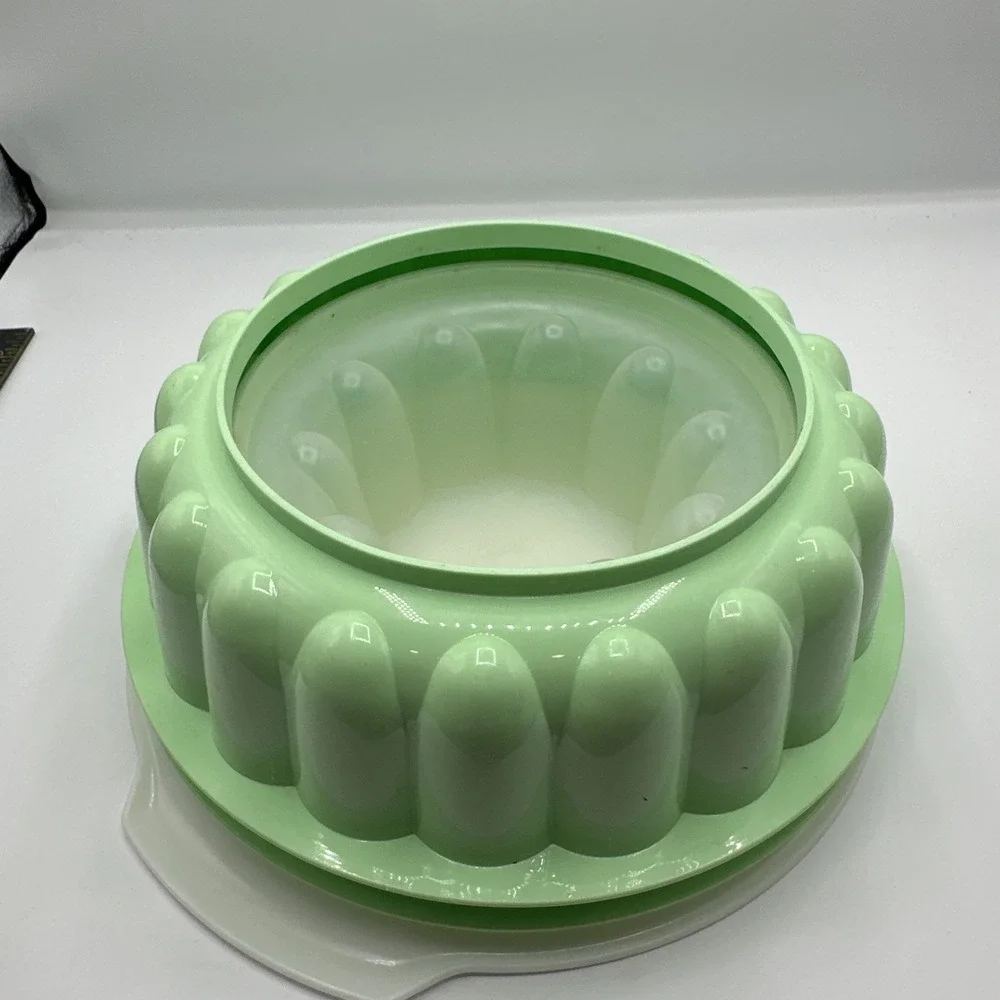 Tupperware Green Fluted 9